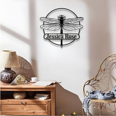 Metal Duvar Dekoru - Kişiye Özel Yelkenkanatlı Monogram, Çiftlik Tabelası, Metal İsim Tabelası, Kapı Askısı, Ev Hediyesi, DRAGONFLY Monogram