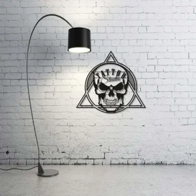Kafatası Temalı Metal Dövme Duvar Tablosu – Kişiye Özel Dövme Stüdyosu Tabelası – Monogramlı Özel Dövme Dükkanı Metal Tabelası