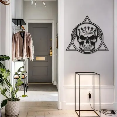 Kafatası Temalı Metal Dövme Duvar Tablosu – Kişiye Özel Dövme Stüdyosu Tabelası – Monogramlı Özel Dövme Dükkanı Metal Tabelası