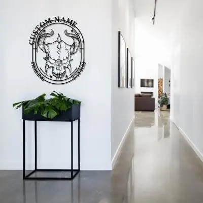 Kişiye Özel İsimli ve Kafatası Temalı Metal Dövme Tabelası – Monogramlı Dövme Tabelası, Dövme Stüdyosu İçin Özel Tasarım Metal Tabela