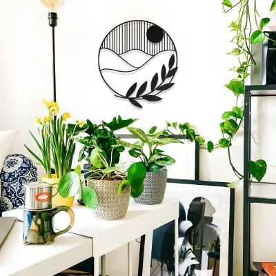 Yuvarlak Formda Minimalist Manzara ve Yaprak Metal Duvar Dekoru Yuvarlak Formda Minimalist Manzara ve Yaprak Metal Duvar Dekoru