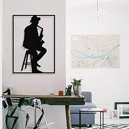 Çerçeve İçinde Oturarak Saksafon Çalan Adam Tasarım Metal Tablosu 70x50cm