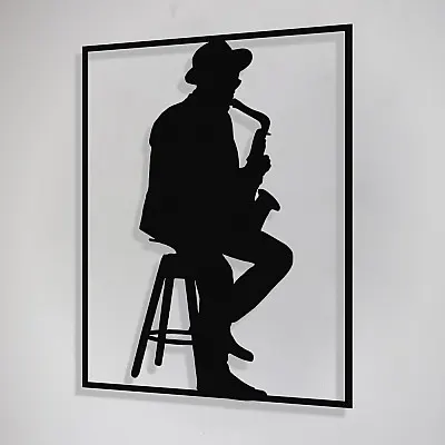 Çerçeve İçinde Oturarak Saksafon Çalan Adam Tasarım Metal Tablosu 70x50cm