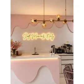 "Soft Moments Only" Metal Duvar Yazısı, Işıklı Görünüm Dekoratif Metal Tabela, Mutfak Bar Duvar Süsü, Modern Ev Dekorasyonu Hediyesi
