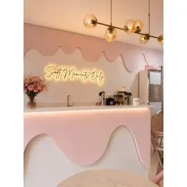 "Soft Moments Only" Metal Duvar Yazısı, Işıklı Görünüm Dekoratif Metal Tabela, Mutfak Bar Duvar Süsü, Modern Ev Dekorasyonu Hediyesi